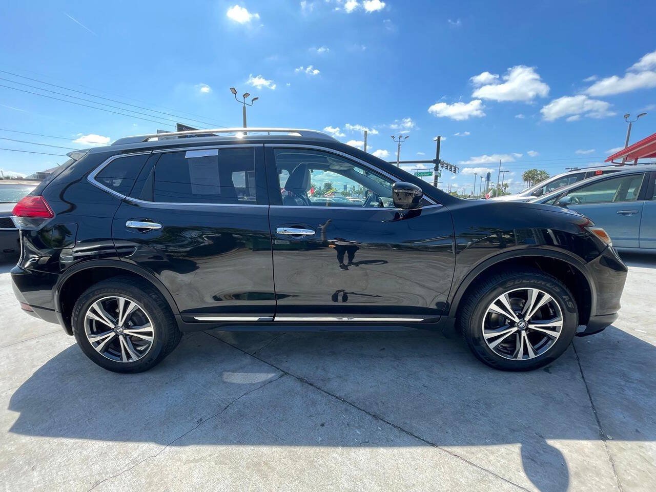 Used 2017 Nissan Rogue SL w/ SL Premium Package AWD/4WD image 6