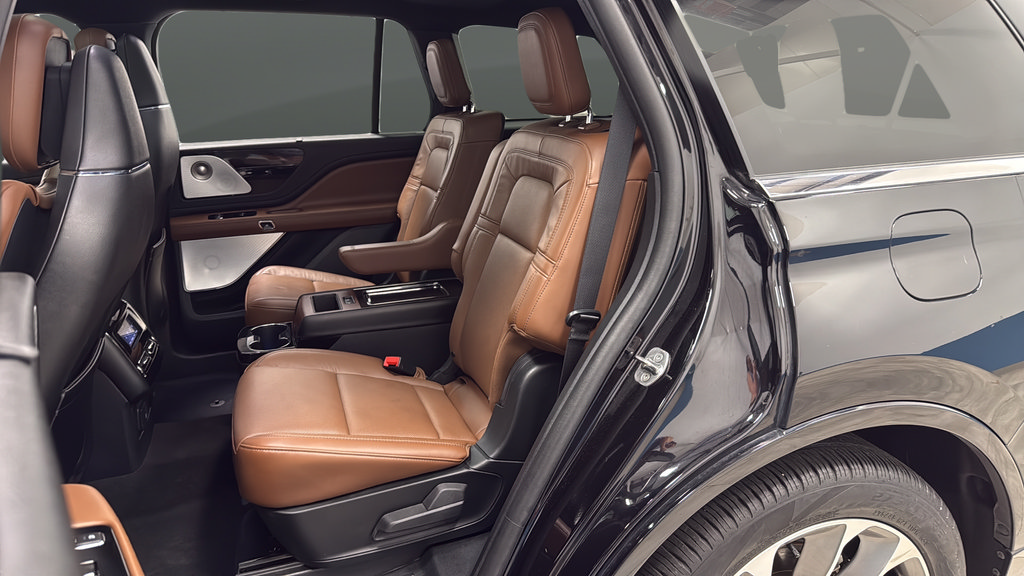 Used 2023 Lincoln Aviator Grand Touring w/ Equipment Group 301A AWD/4WD image 22