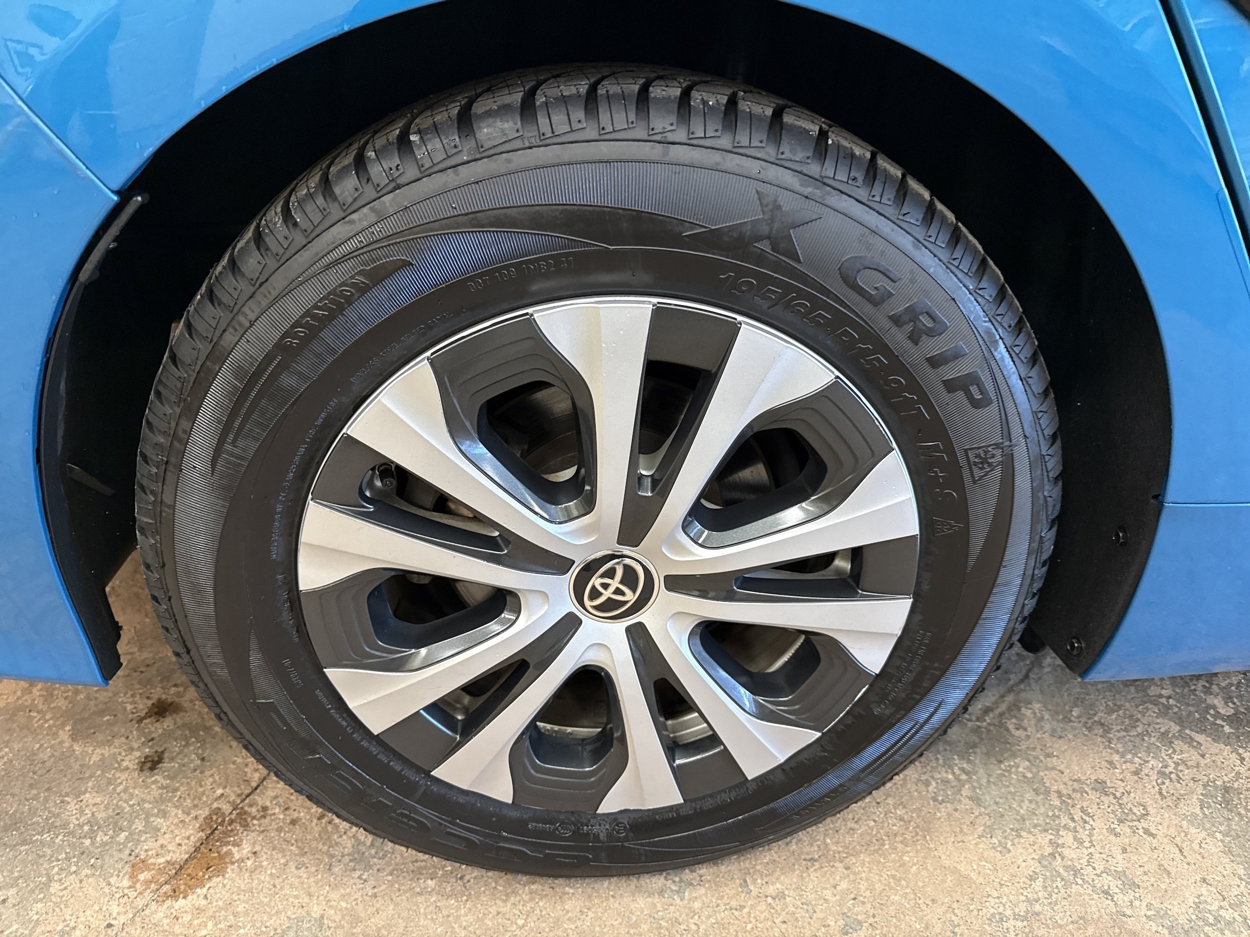 Used 2021 Toyota Prius Prime LE FWD image 11