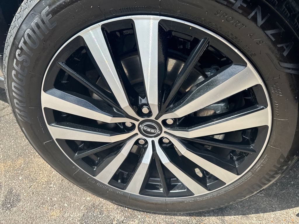 Used 2025 Nissan Pathfinder Platinum image 39