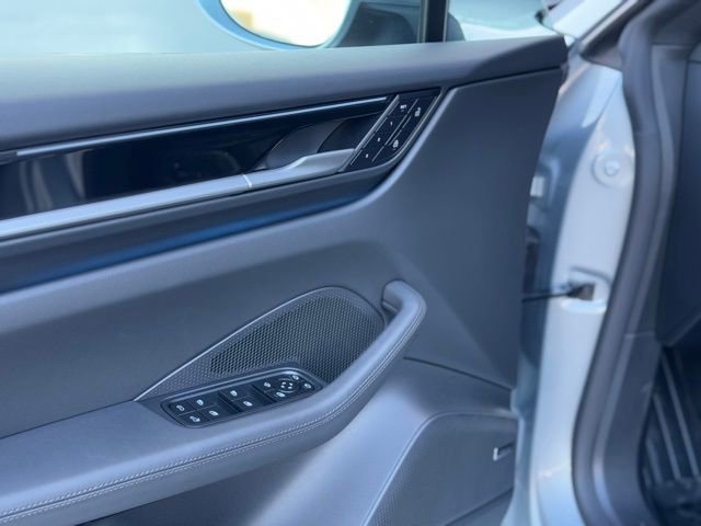 New 2025 Porsche Macan Electric image 17