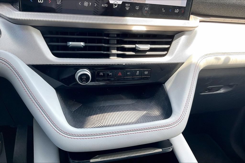 Used 2025 Ford Explorer Active w/ Active Comfort Package RWD image 31