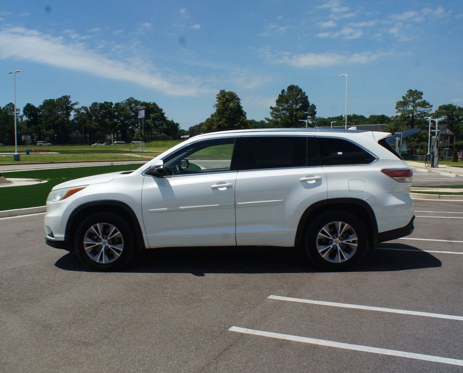 Used 2015 Toyota Highlander XLE FWD image 9