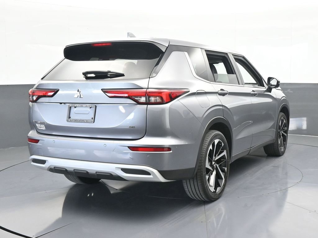 Used 2022 Mitsubishi Outlander SE image 5
