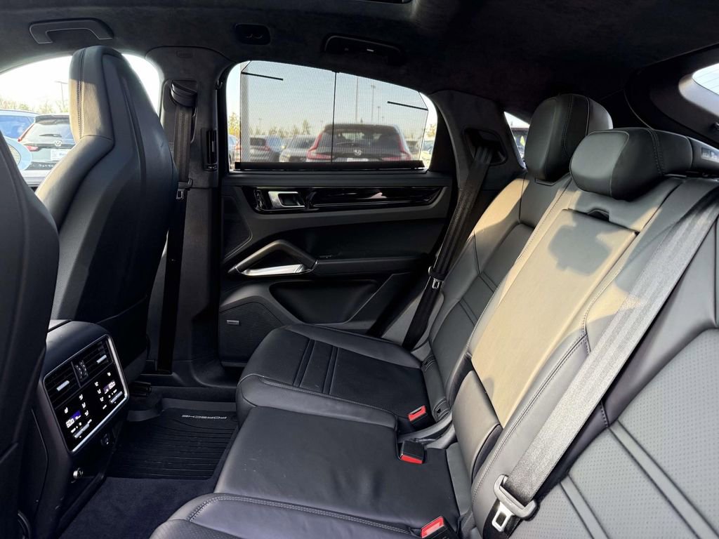 Used 2020 Porsche Cayenne Turbo image 17