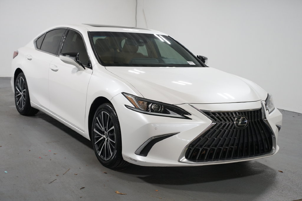 Used 2024 Lexus ES 350 w/ Premium Package FWD image 3