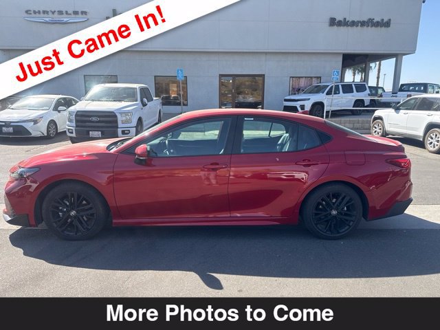 Used 2025 Toyota Camry SE FWD image 2
