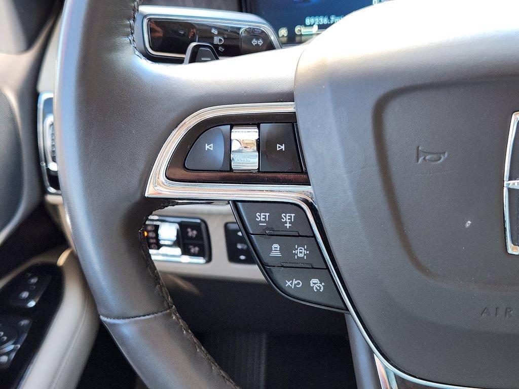 Used 2022 Lincoln Navigator 4WD image 17