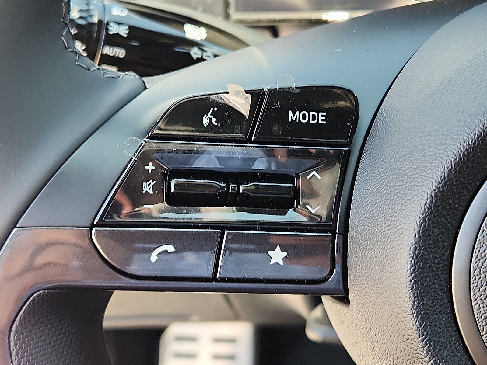 New 2025 Hyundai Elantra SEL FWD image 18