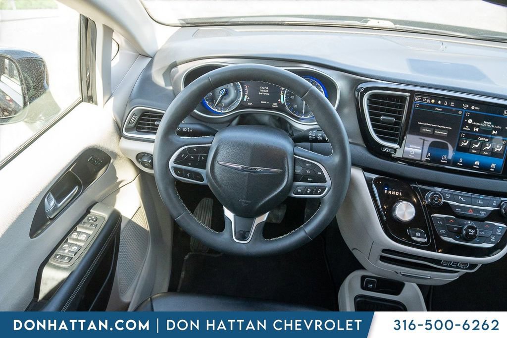 Used 2024 Chrysler Pacifica Touring-L image 5