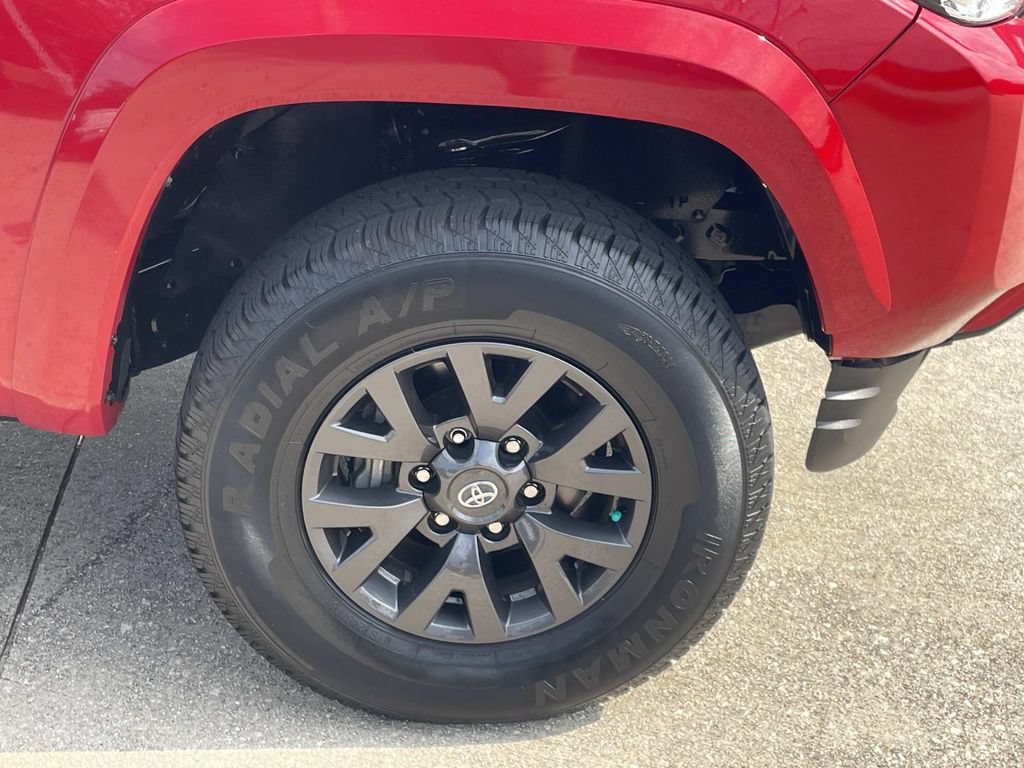 Used 2022 Toyota Tacoma SR5 w/ Technology Package RWD image 6