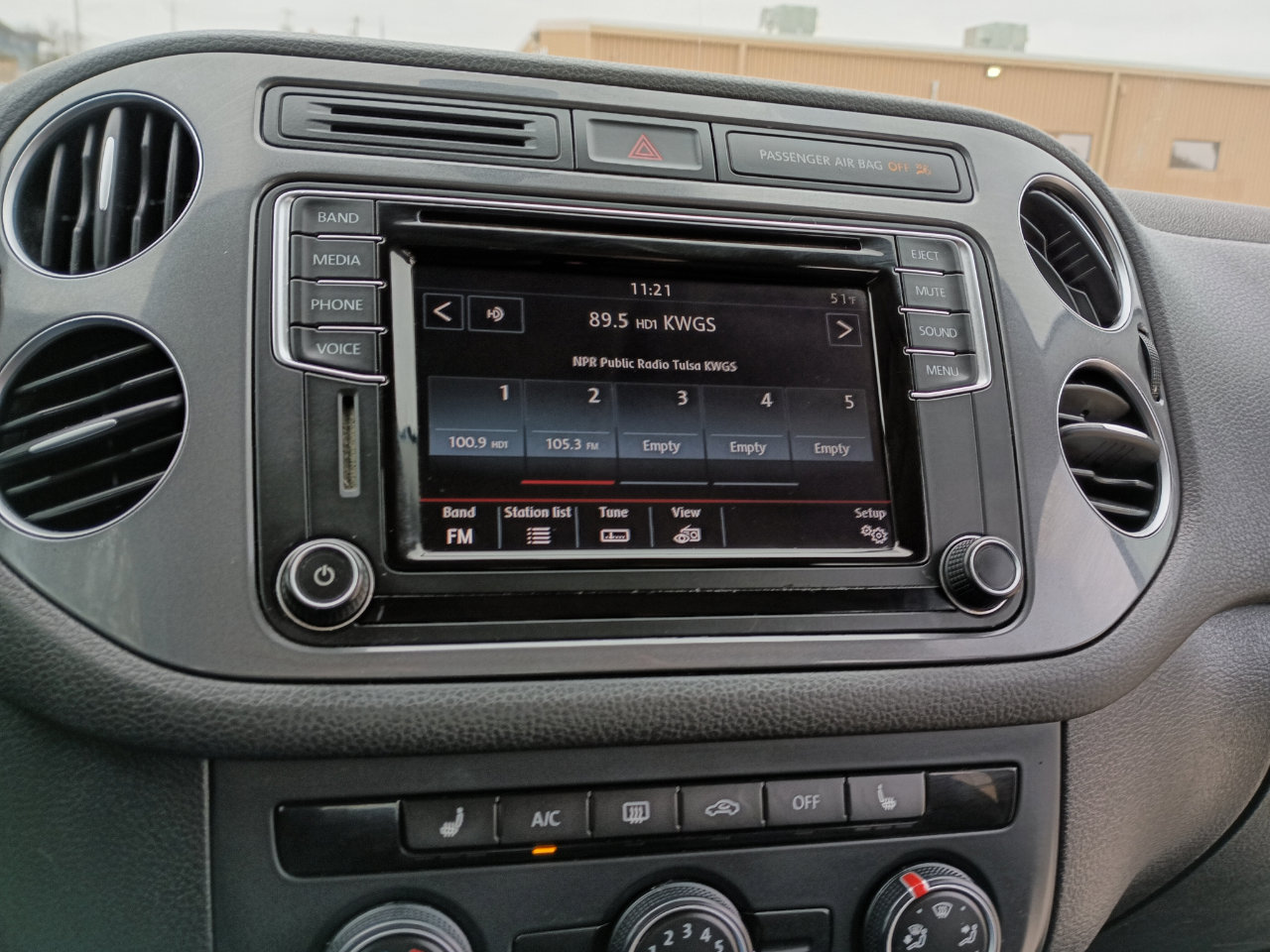 Used 2017 Volkswagen Tiguan S image 36