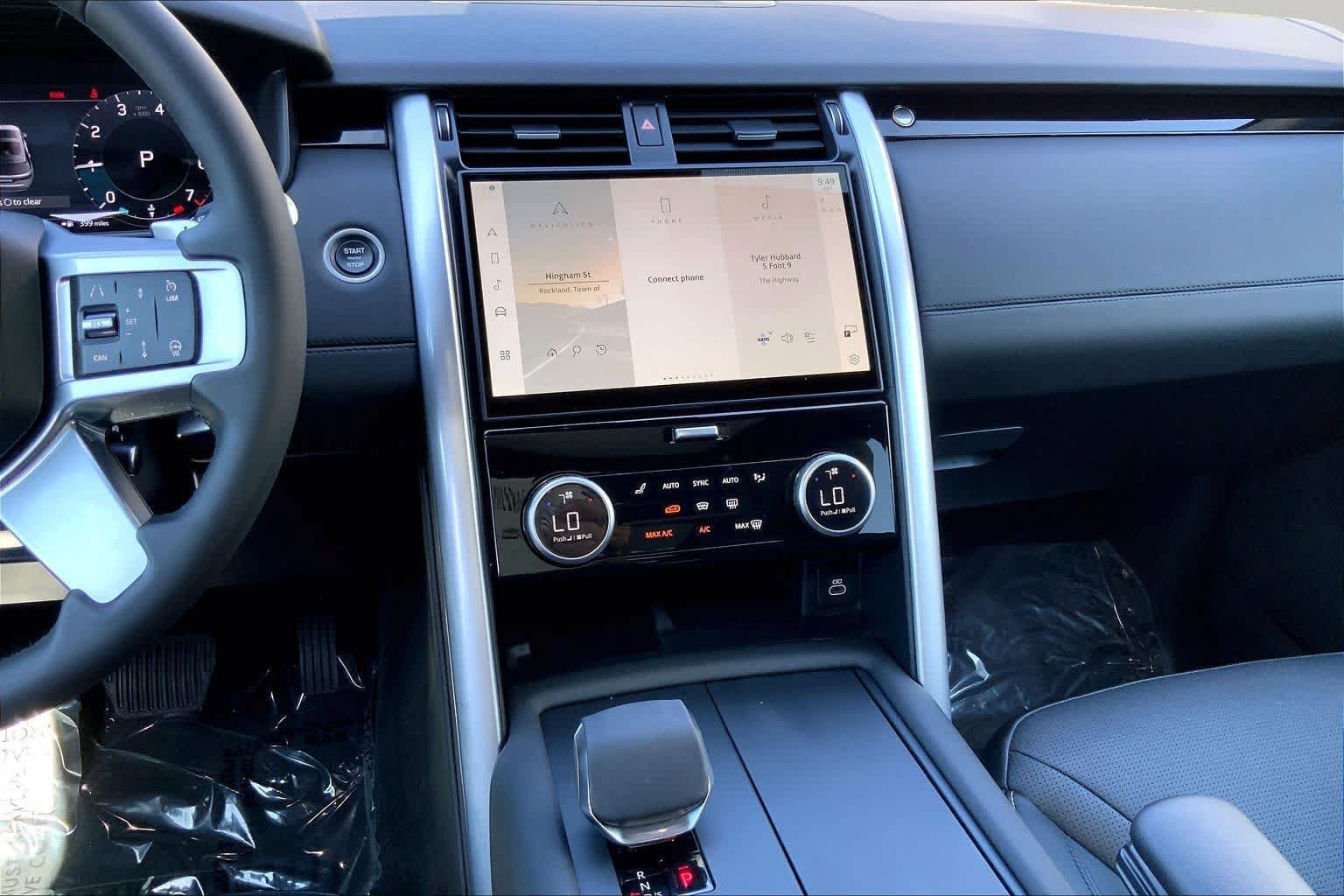 Used 2025 Land Rover Discovery S AWD/4WD image 7