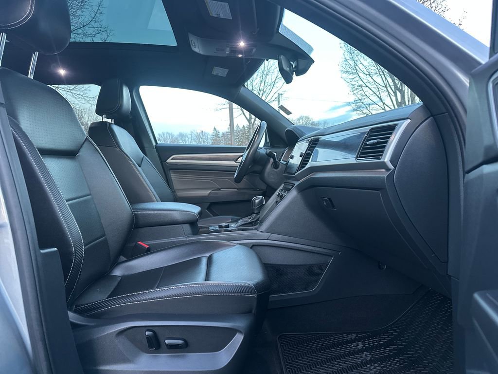 Used 2022 Volkswagen Atlas Cross Sport SEL R-Line image 16