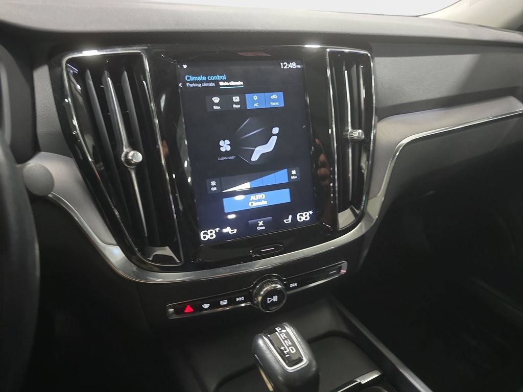 Used 2020 Volvo S60 T6 Momentum AWD/4WD image 17