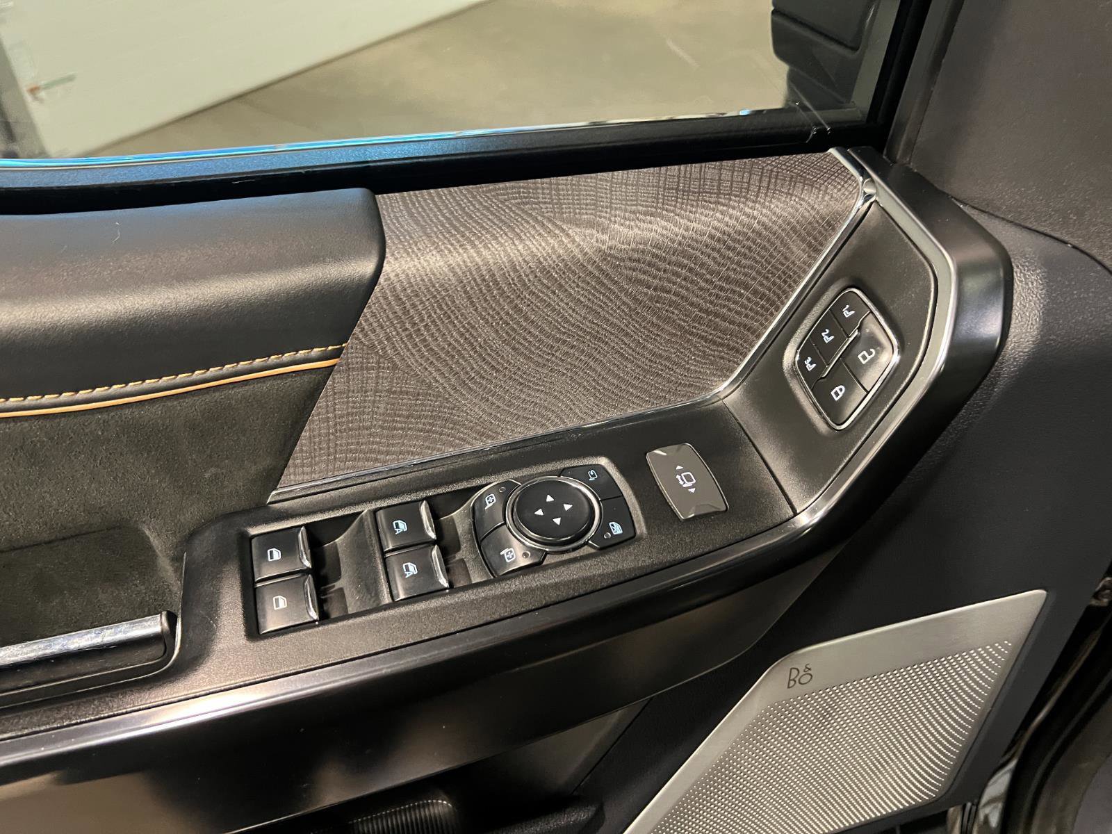 Used 2023 Ford F350 Platinum w/ Tremor Off-Road Package image 25