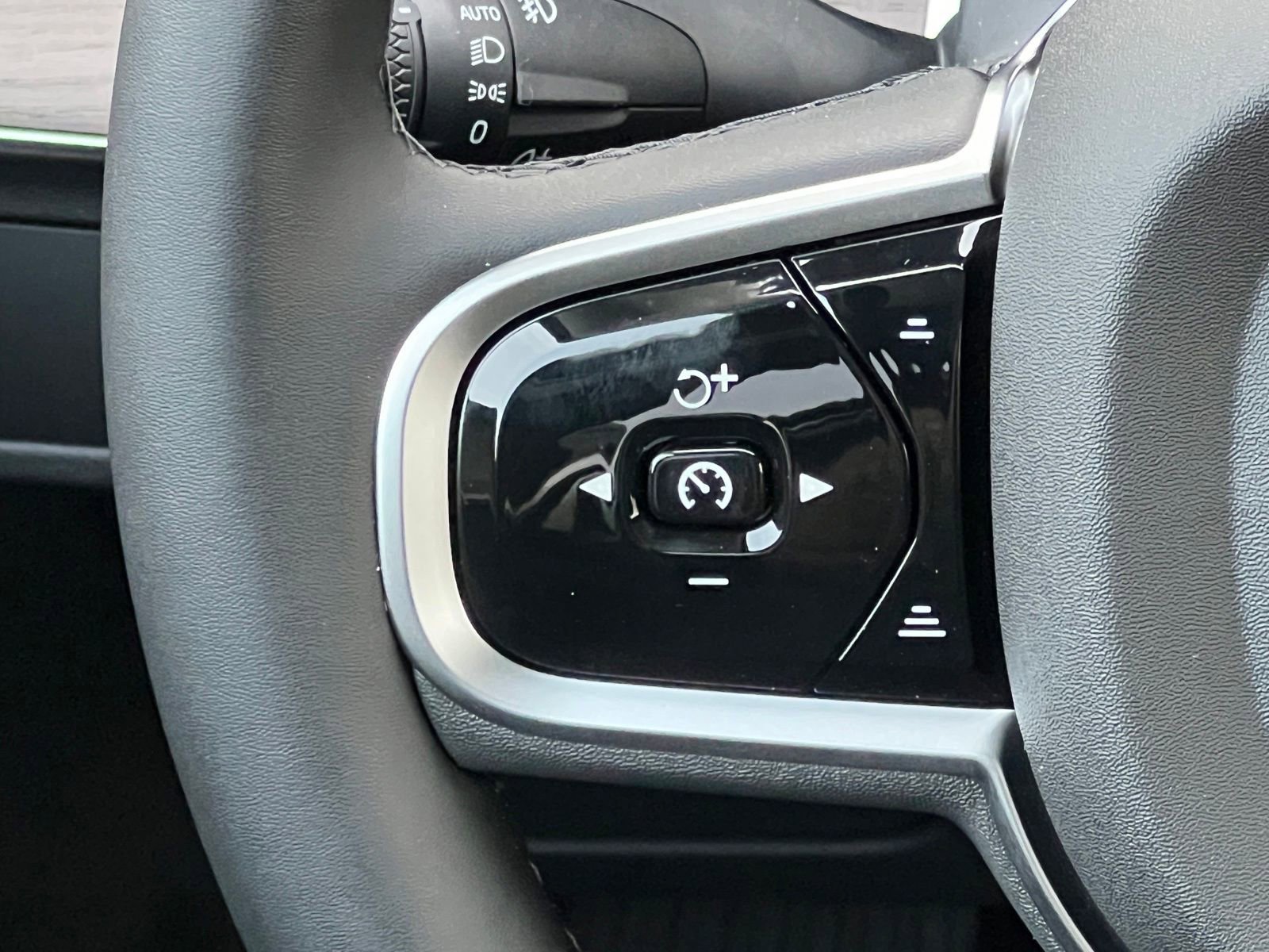 New 2026 Volvo XC90 B6 Plus w/ Protection Package Premier image 24