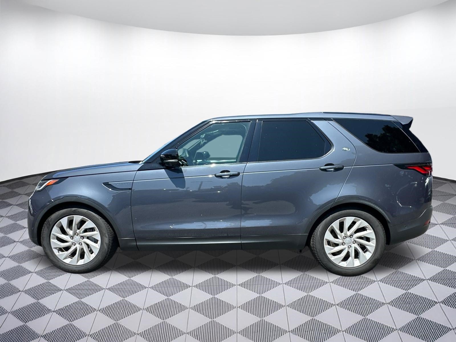 Certified 2025 Land Rover Discovery S AWD/4WD image 2