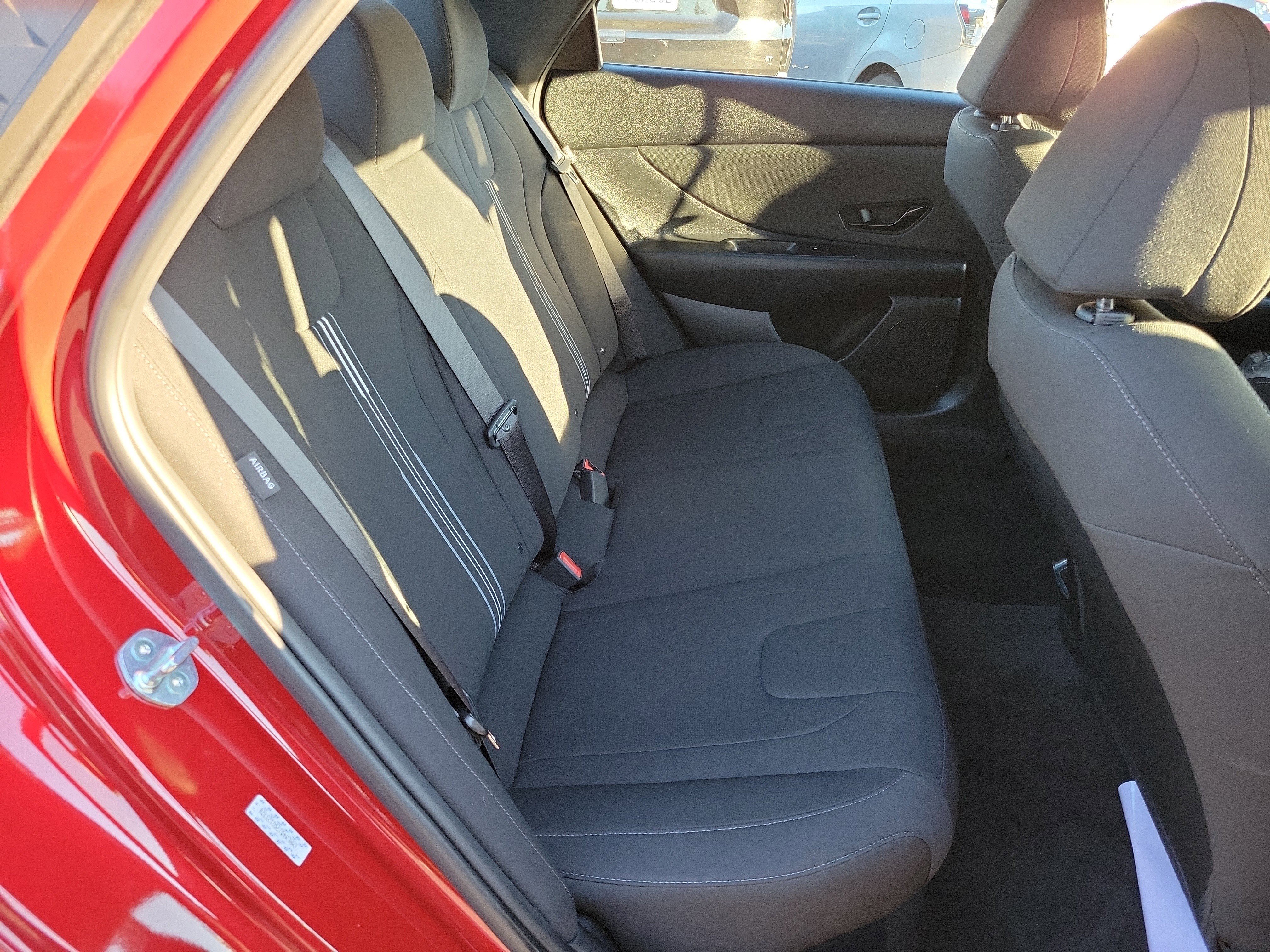 Certified 2025 Hyundai Elantra SEL image 21