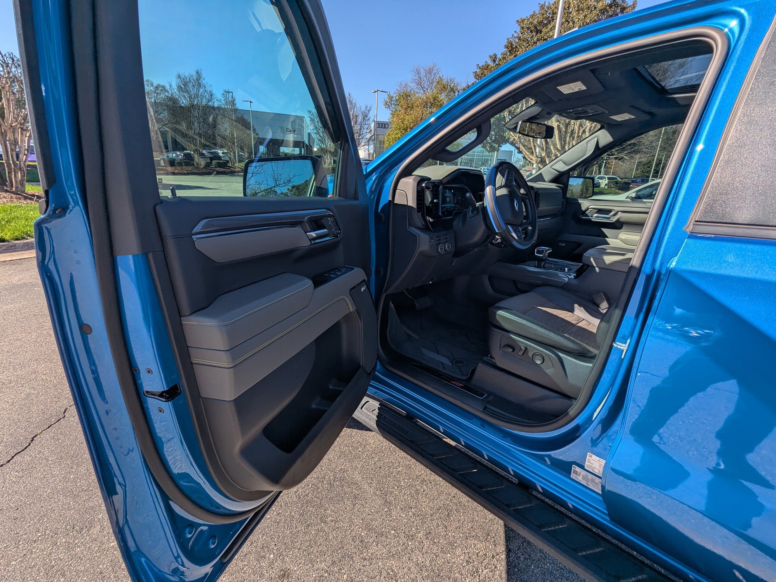 Used 2023 Chevrolet Silverado 1500 ZR2 image 8