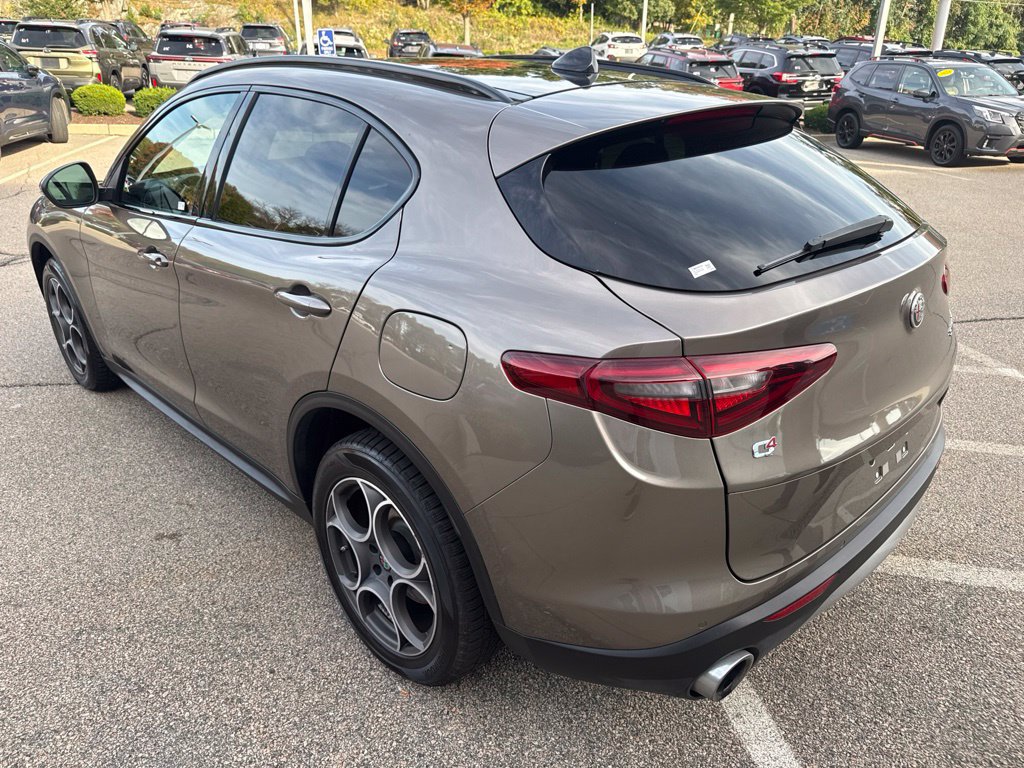 Used 2019 Alfa Romeo Stelvio Sport w/ Quick Order Package 22J Sport AWD/4WD image 4