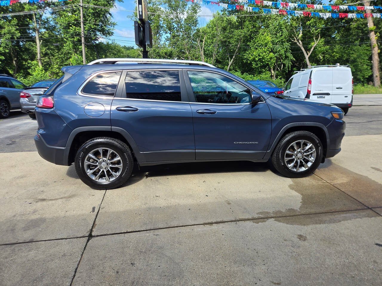Used 2020 Jeep Cherokee Latitude Plus w/ Cold Weather Group AWD/4WD image 8
