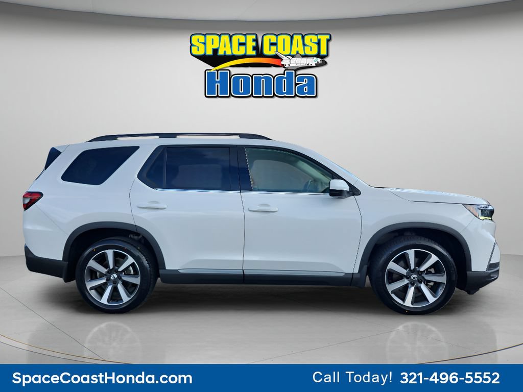 Certified 2023 Honda Pilot Touring image 2