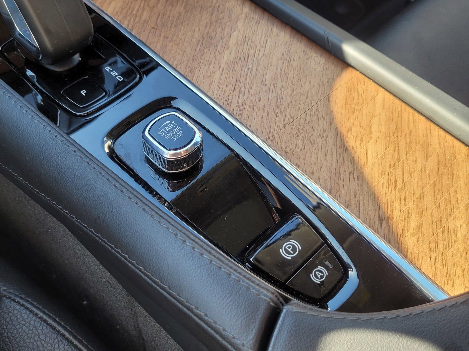 Certified 2023 Volvo XC90 T8 Plus w/ Protection Package Premier image 27