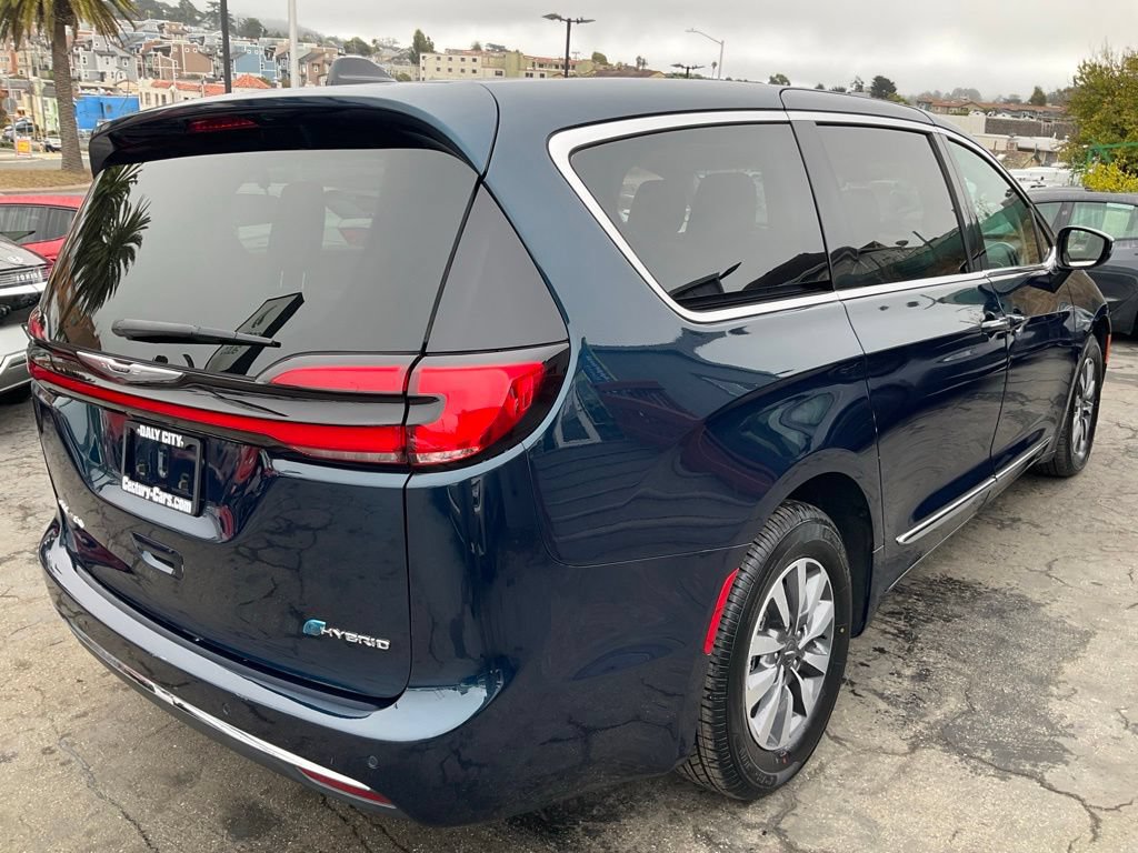 Used 2023 Chrysler Pacifica Limited FWD image 85