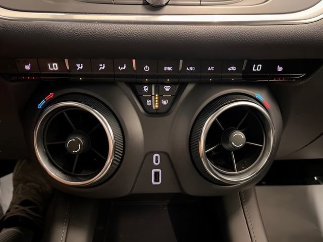 Used 2020 Chevrolet Blazer LT AWD/4WD image 26