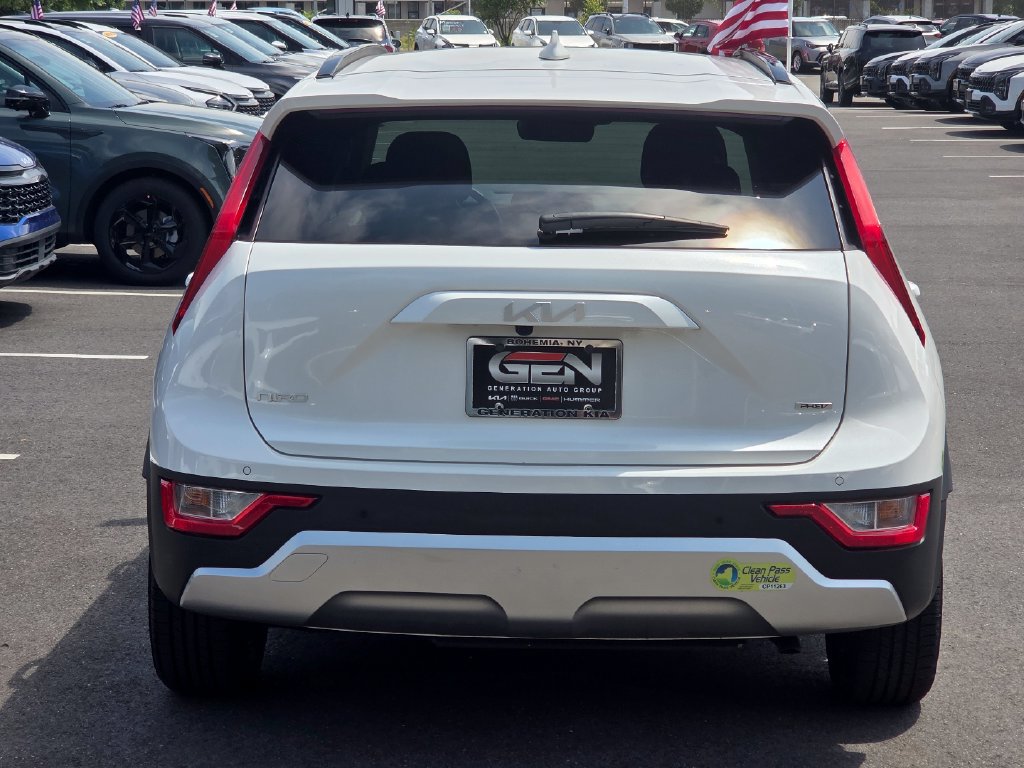 Used 2023 Kia Niro EX w/ EX Cold Weather Package FWD image 5