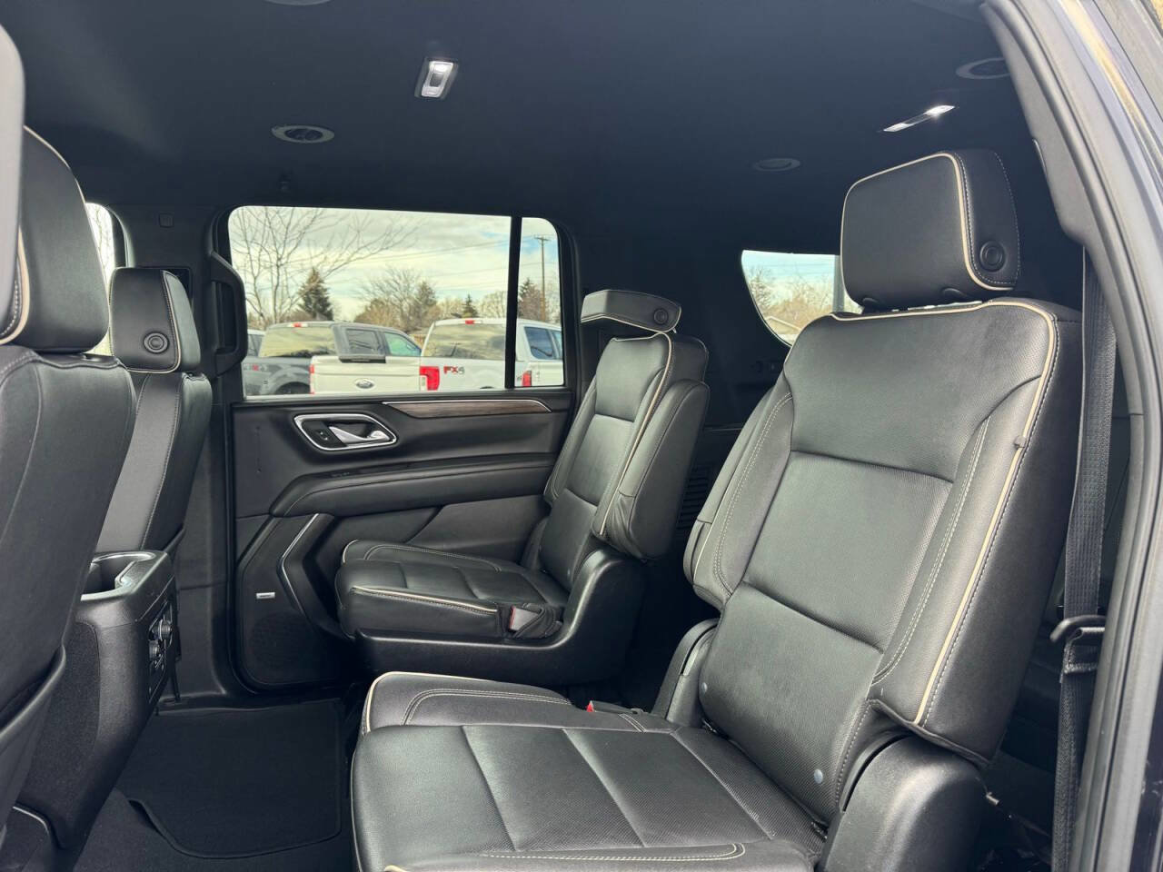 Used 2023 Chevrolet Suburban Premier image 32