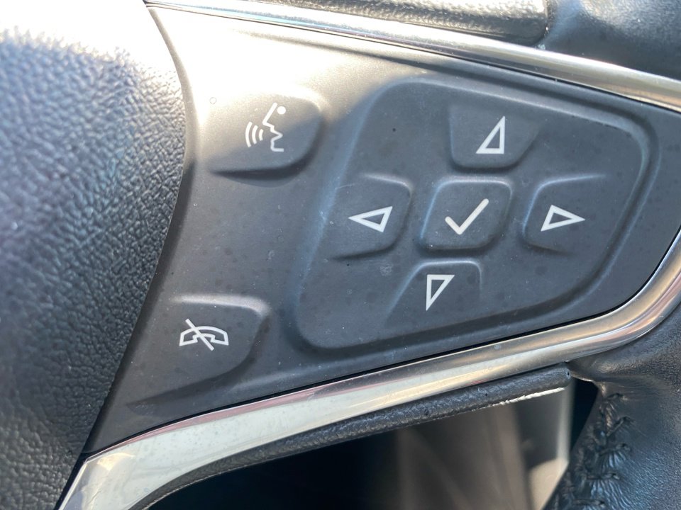 Used 2020 Chevrolet Equinox LT FWD image 24