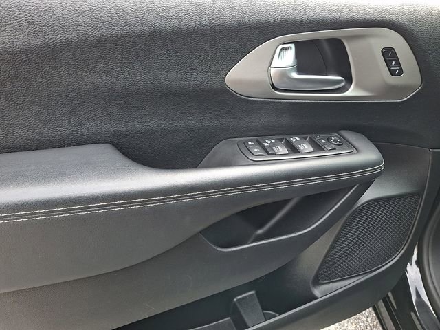 Used 2021 Chrysler Pacifica Limited w/ S Appearance Package image 13