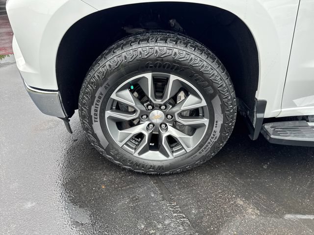 Used 2023 Chevrolet Silverado 1500 LT AWD/4WD image 25