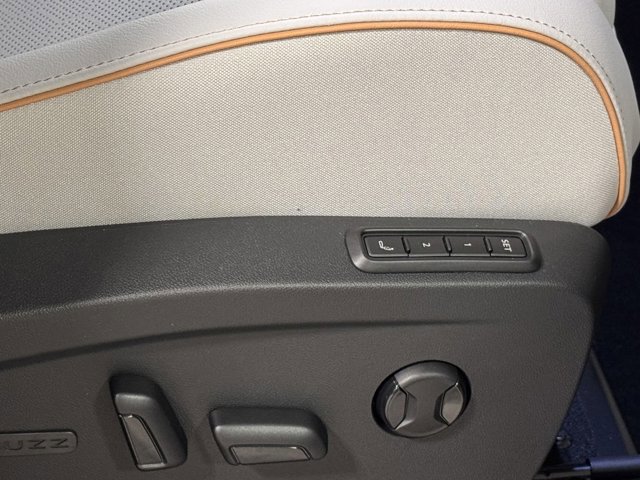 New 2025 Volkswagen ID. Buzz 1st Edition image 14