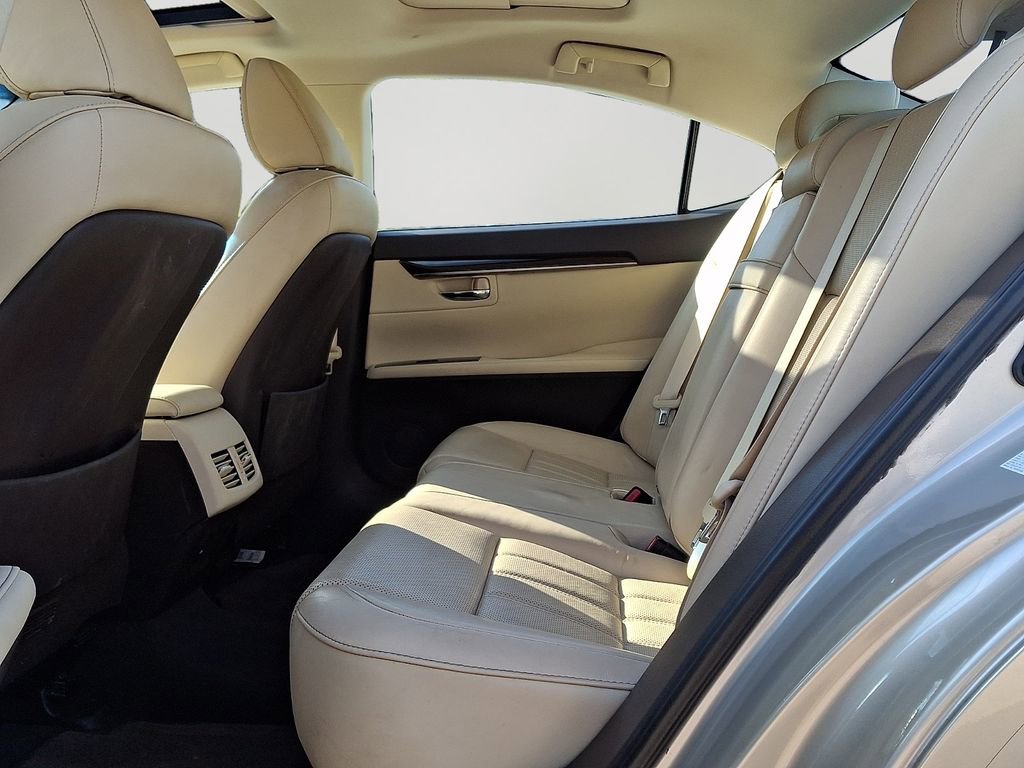 Used 2016 Lexus ES 350 w/ Luxury Package w/Wood Trim image 8