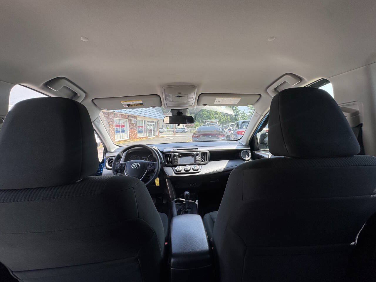 Used 2018 Toyota RAV4 LE AWD/4WD image 34