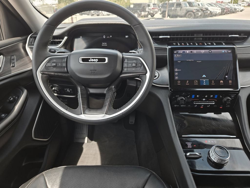 Used 2023 Jeep Grand Cherokee Limited w/ Luxury Tech Group II AWD/4WD image 13