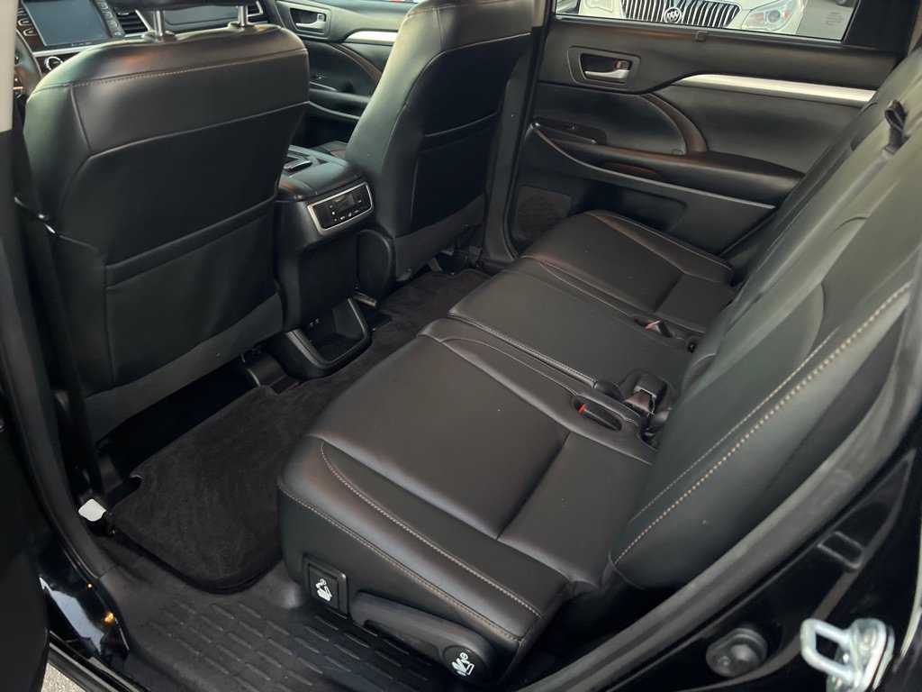 Used 2017 Toyota Highlander XLE image 14