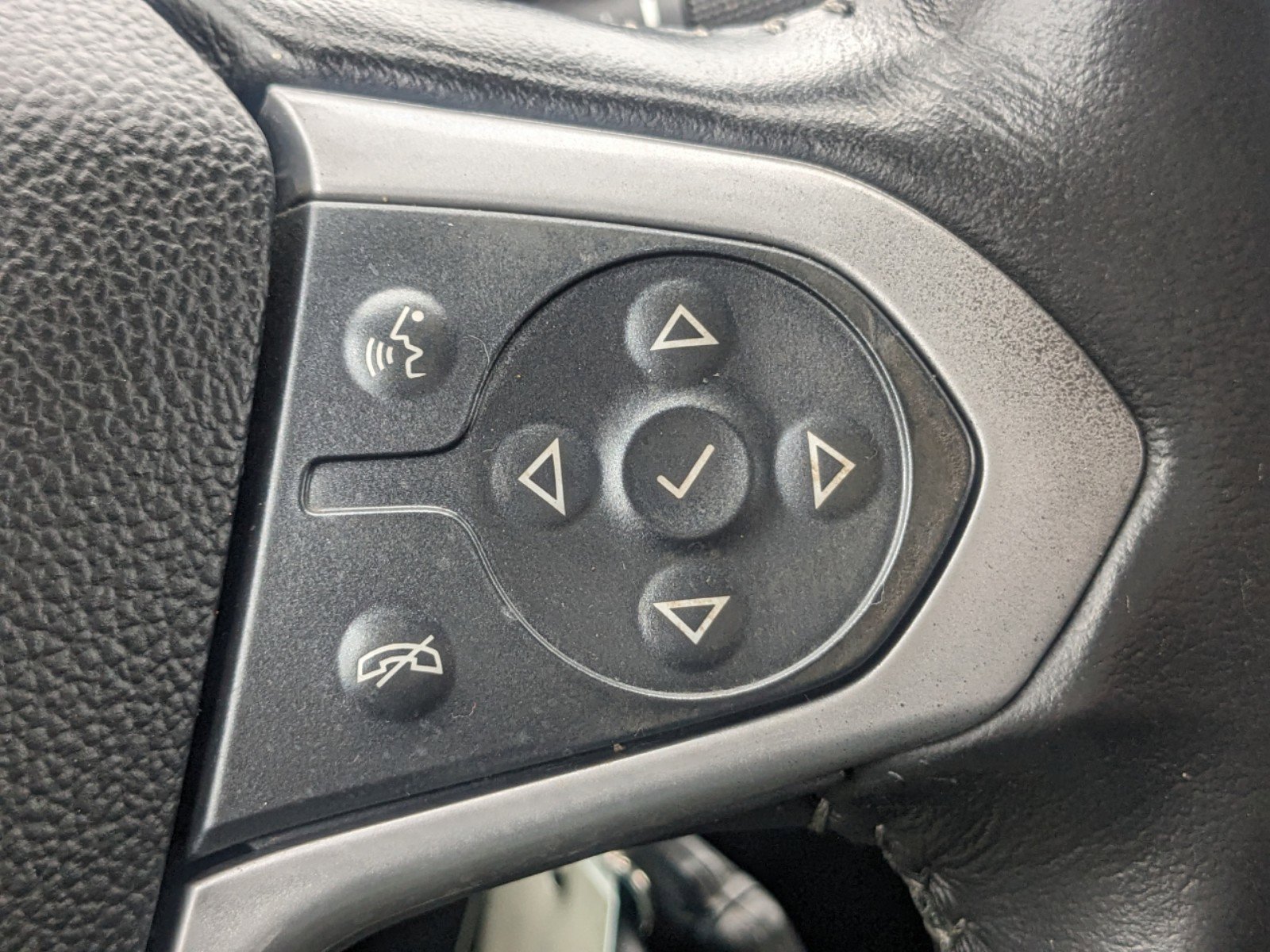 Used 2022 Chevrolet Colorado LT w/ Luxury Package image 26
