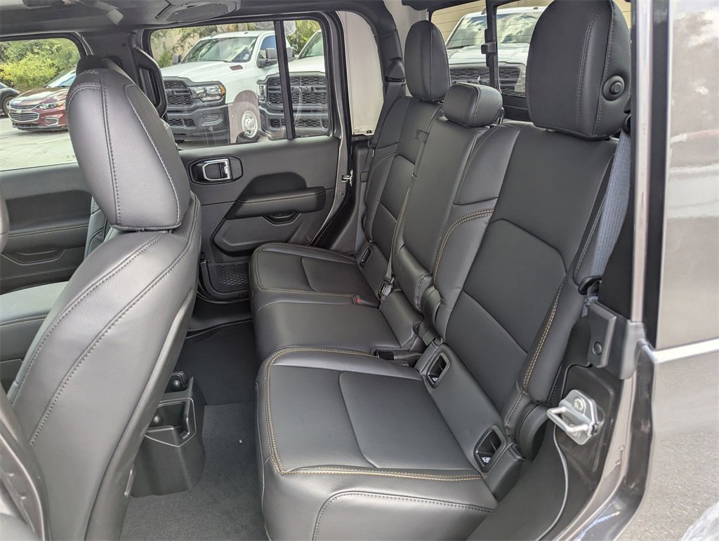 New 2025 Jeep Gladiator Sport image 29