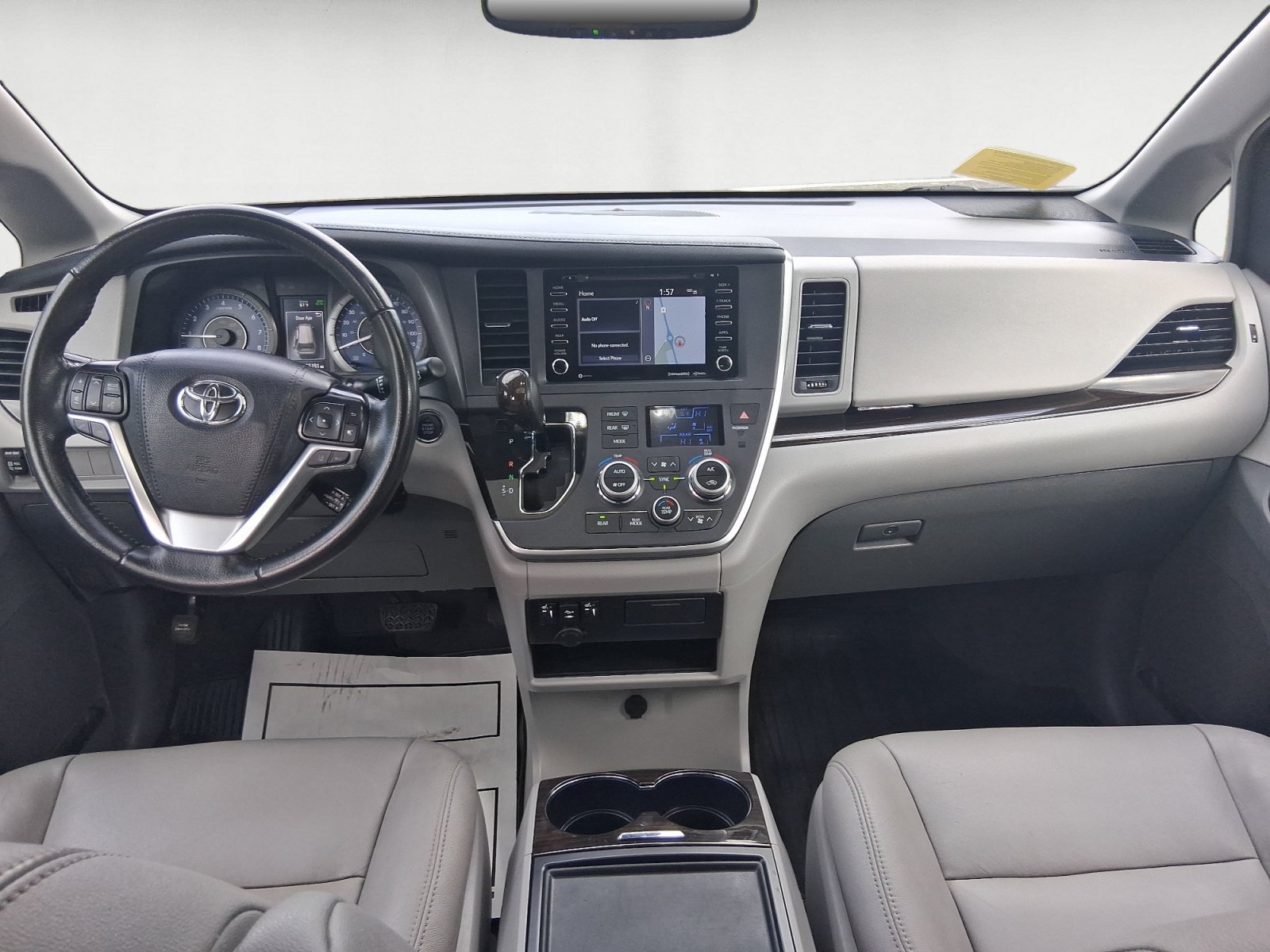 Used 2020 Toyota Sienna XLE w/ XLE Navigation Package FWD image 10