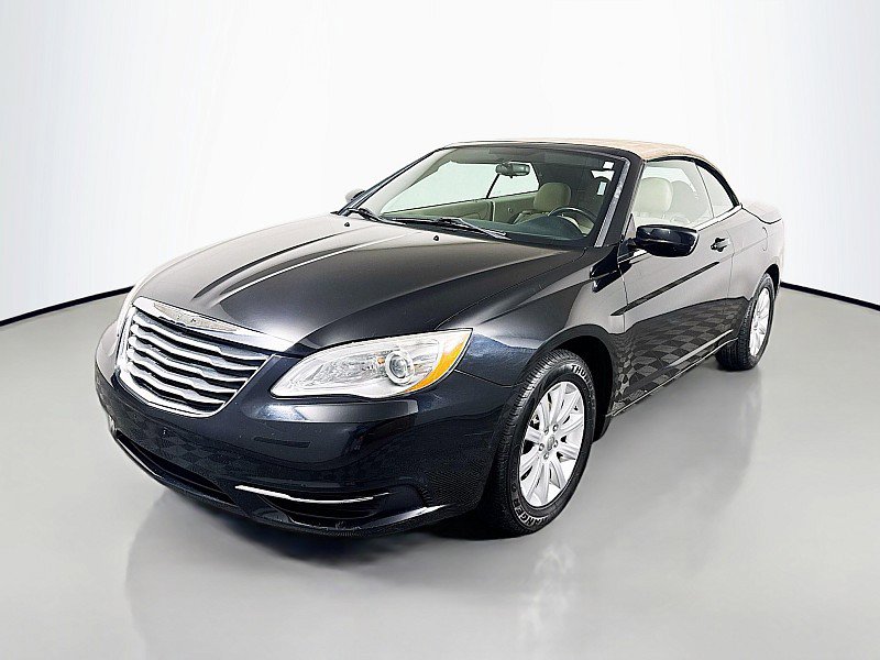 Used 2013 Chrysler 200 Touring image 3