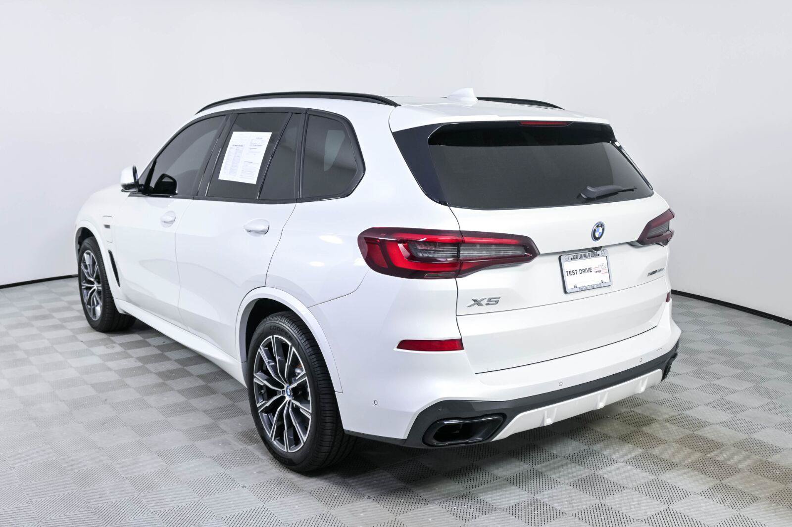 Used 2022 BMW X5 xDrive45e w/ M Sport Package AWD/4WD image 3
