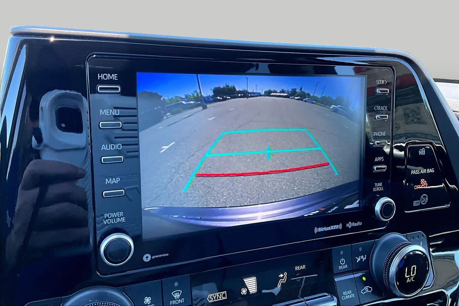 Used 2022 Toyota Highlander XLE AWD/4WD image 26
