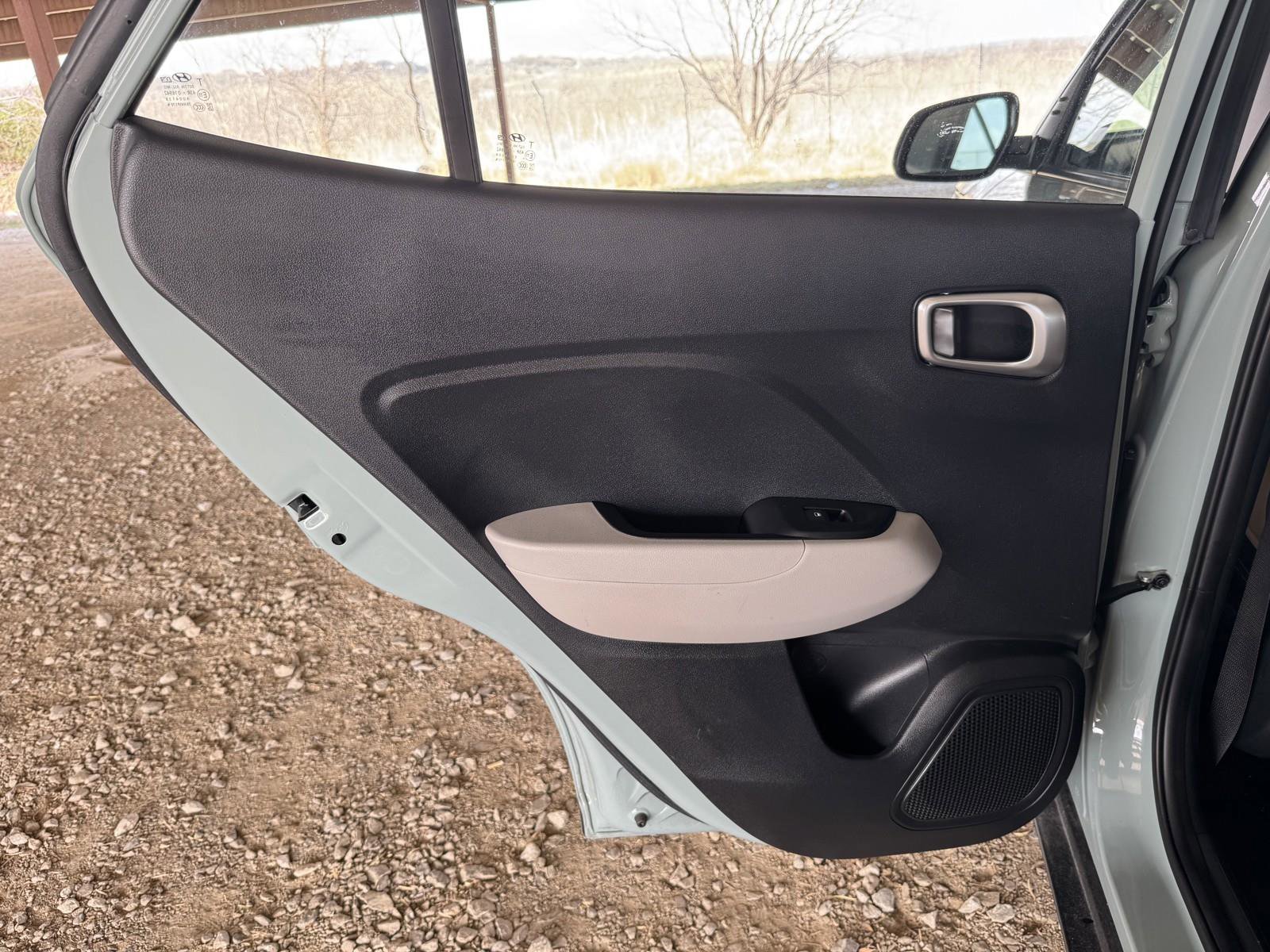 Used 2025 Hyundai Venue SEL image 25