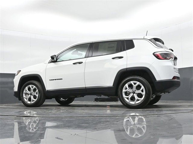 Used 2025 Jeep Compass Sport image 36