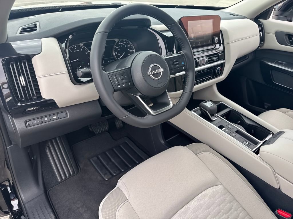 New 2025 Nissan Pathfinder SV image 16