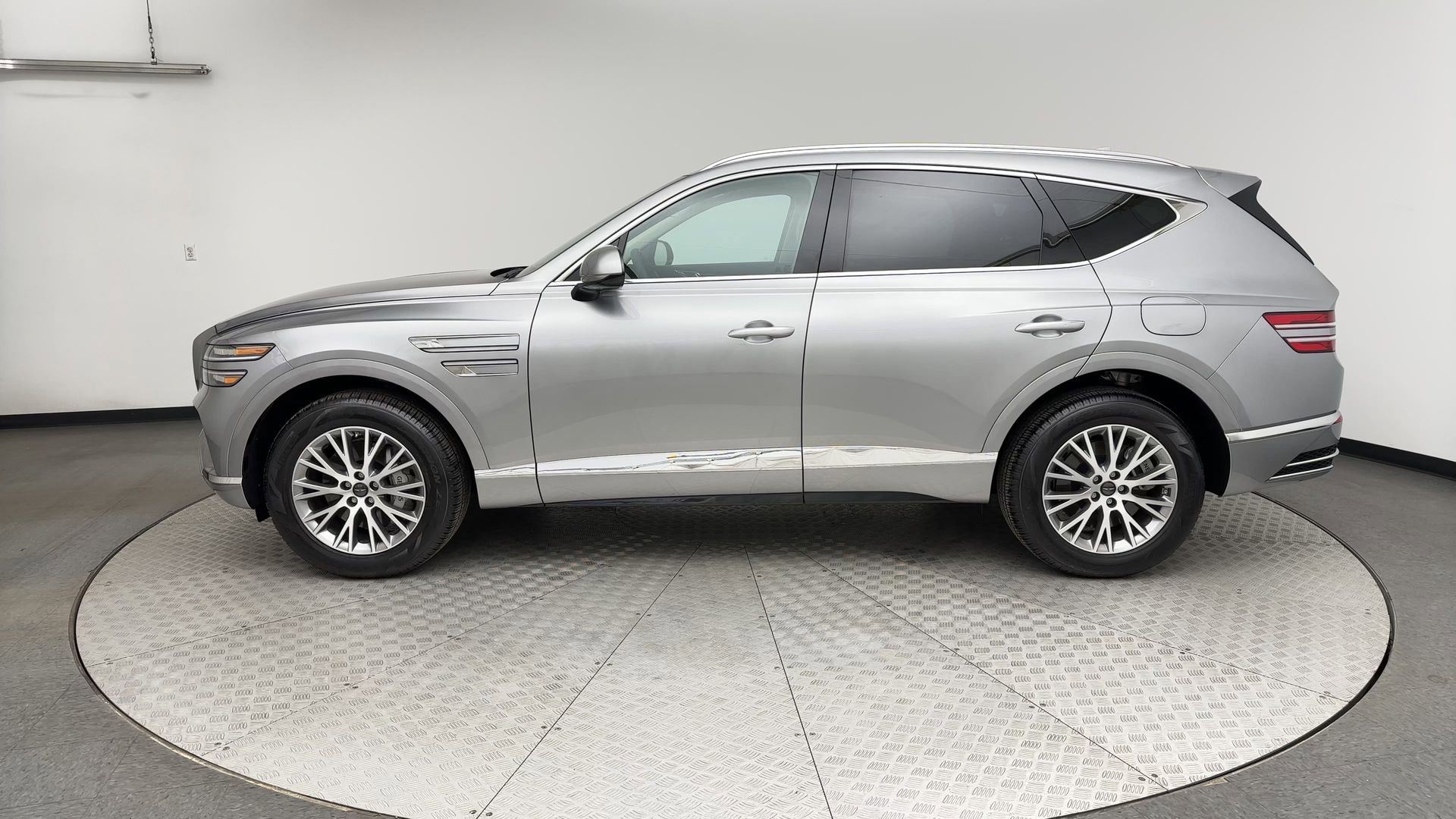 Certified 2025 Genesis GV80 2.5T Standard AWD/4WD image 5
